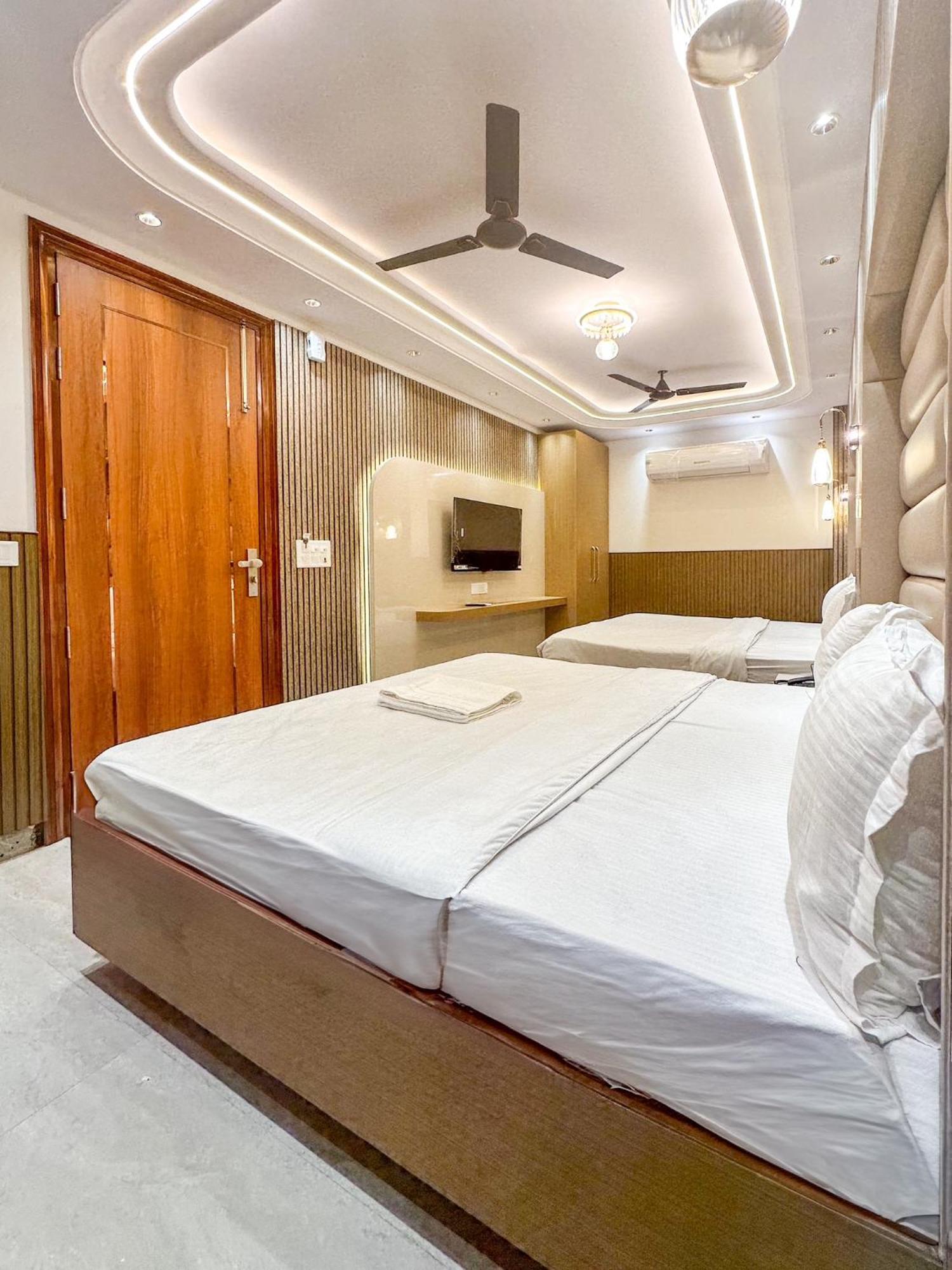 Bed and Breakfast Delhi Delight Premium Нью-Дели Экстерьер фото