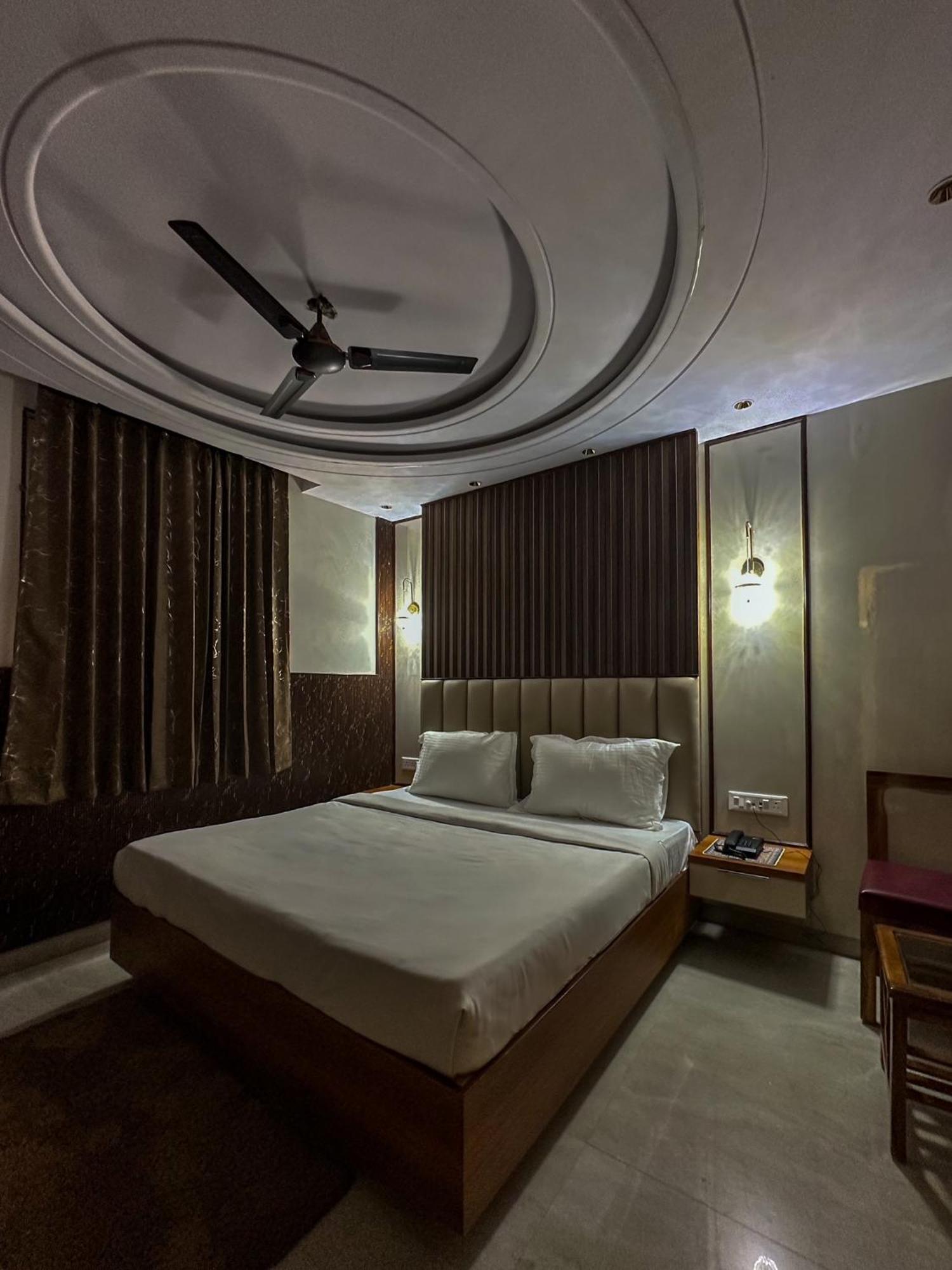 Bed and Breakfast Delhi Delight Premium Нью-Дели Экстерьер фото