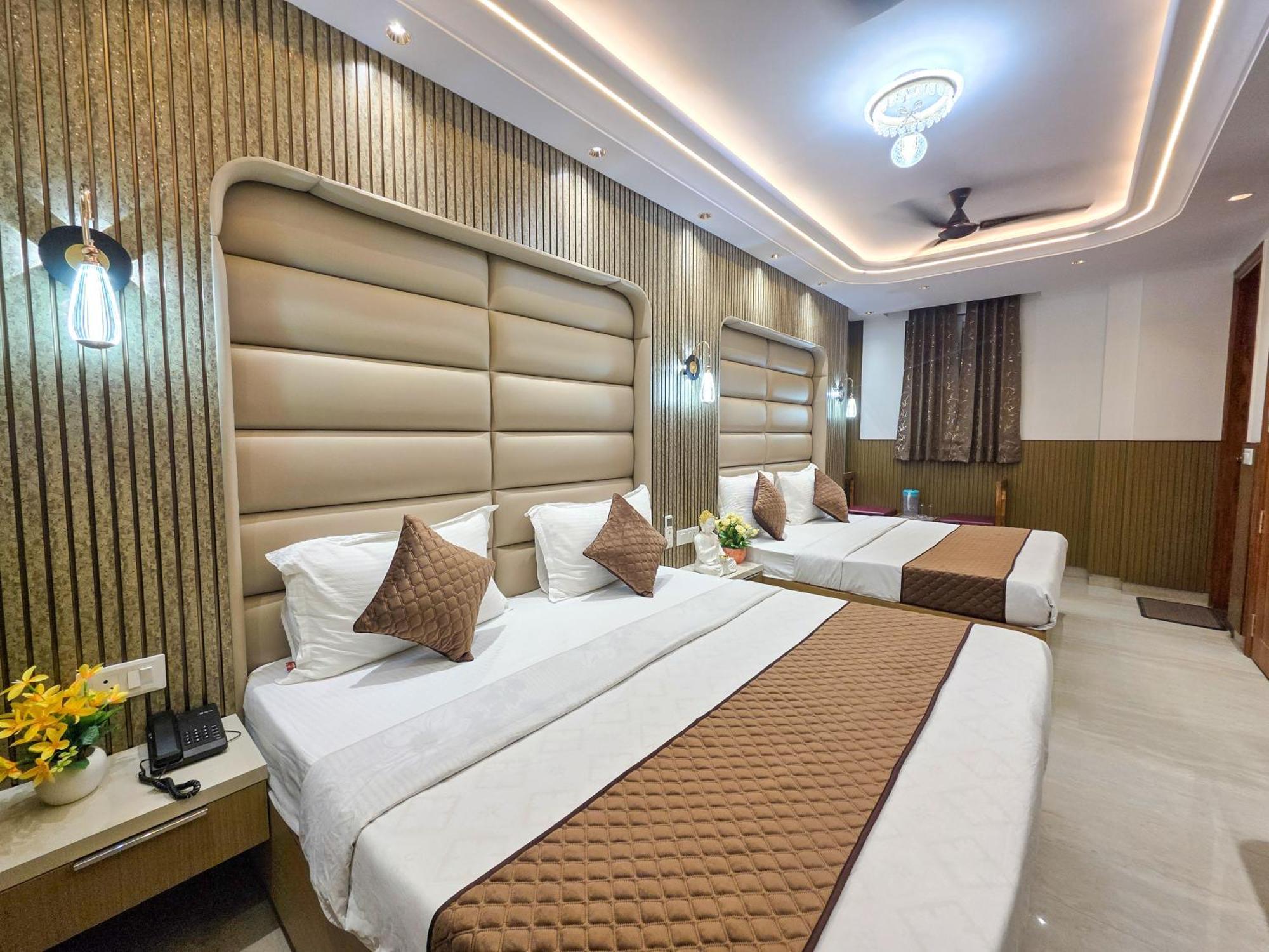 Bed and Breakfast Delhi Delight Premium Нью-Дели Экстерьер фото